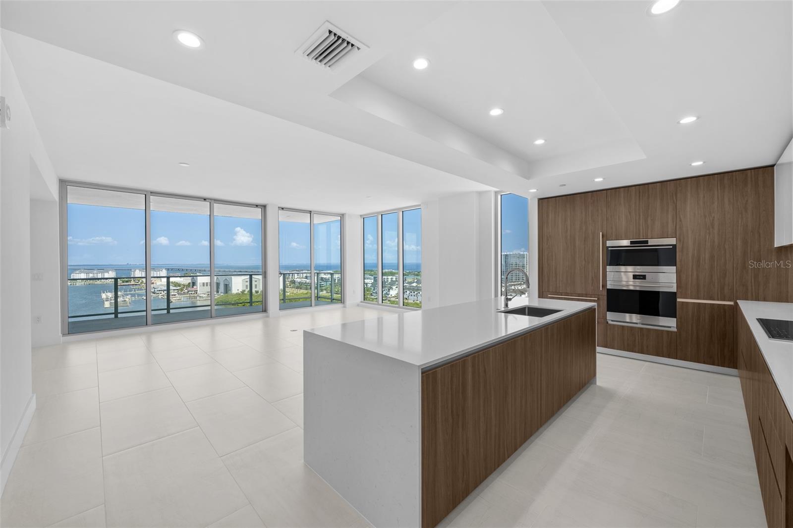 WESTSHORE YACHT CLUB, AQUA TOWER 1 - Residential