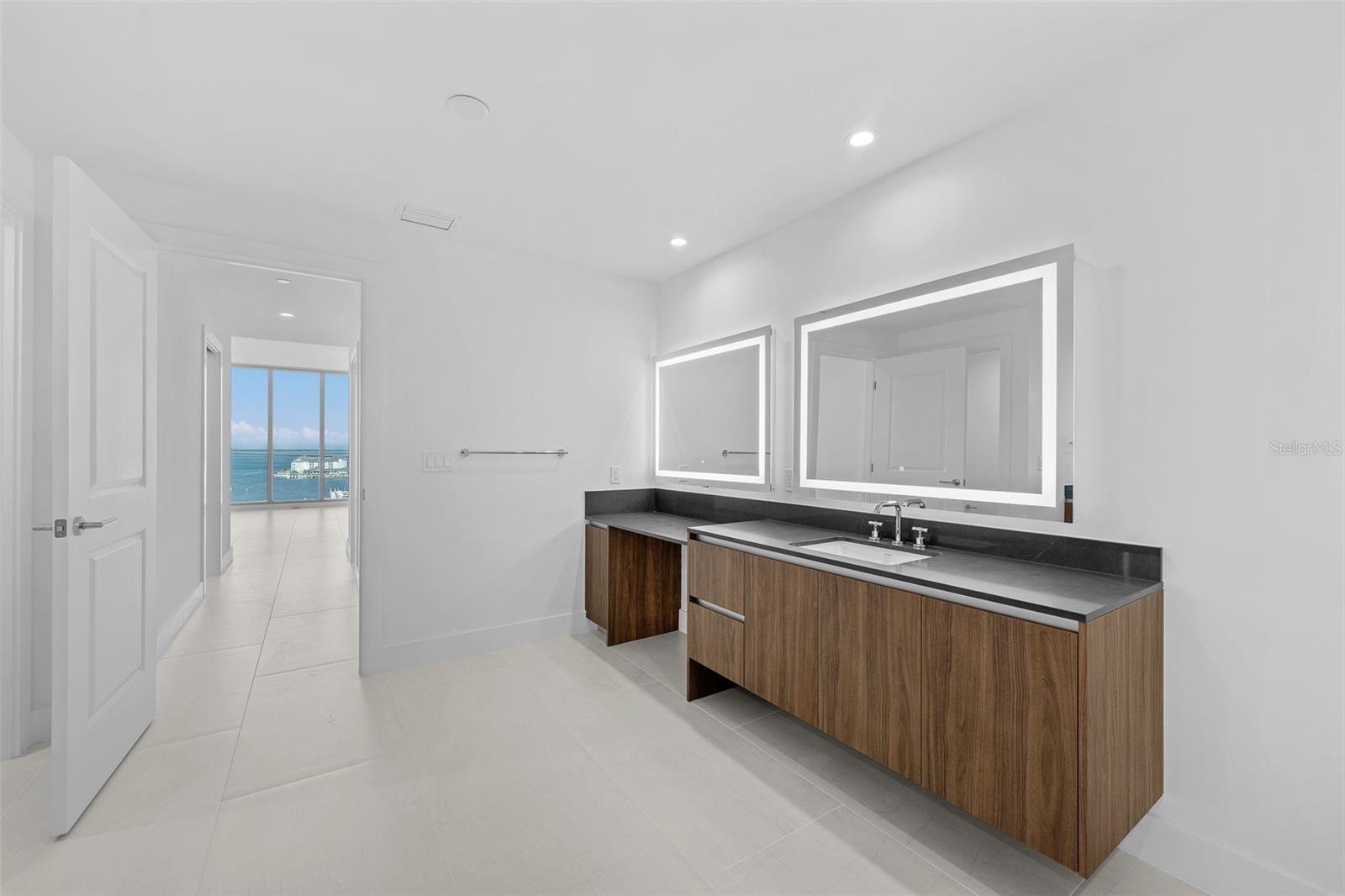 WESTSHORE YACHT CLUB, AQUA TOWER 1 - Residential