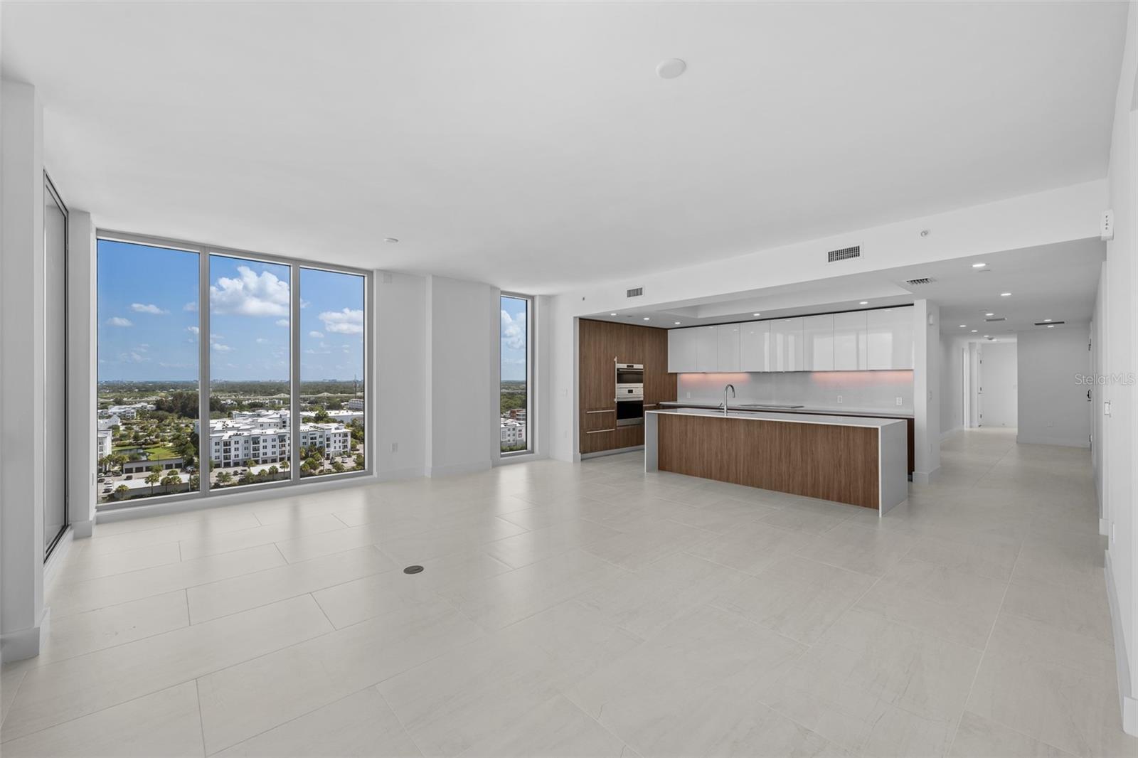 WESTSHORE YACHT CLUB, AQUA TOWER 1 - Residential