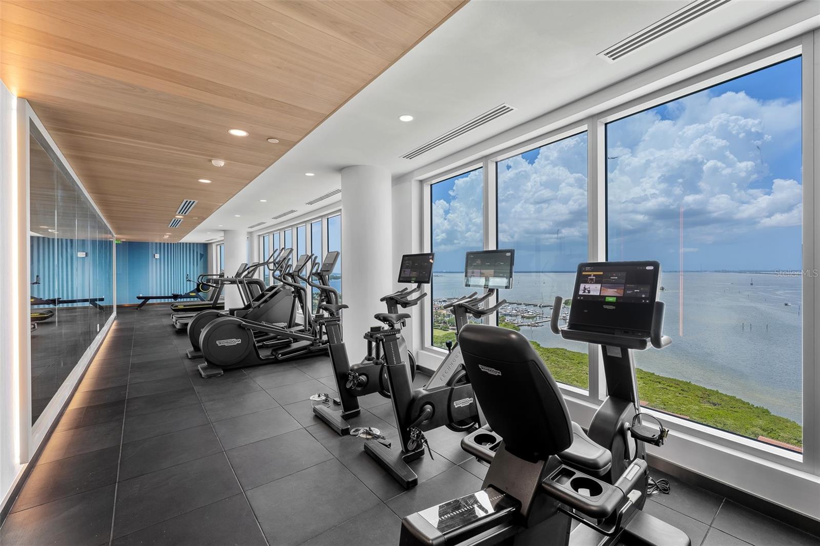WESTSHORE YACHT CLUB, AQUA TOWER 1 - Residential