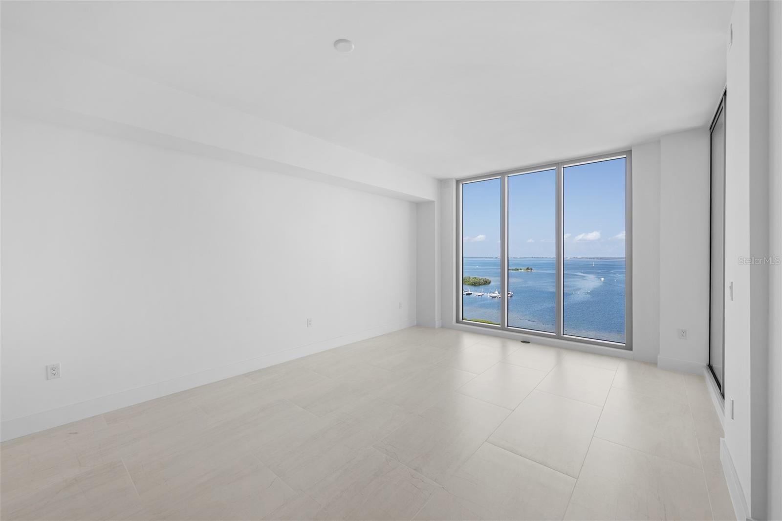 WESTSHORE YACHT CLUB, AQUA TOWER 1 - Residential
