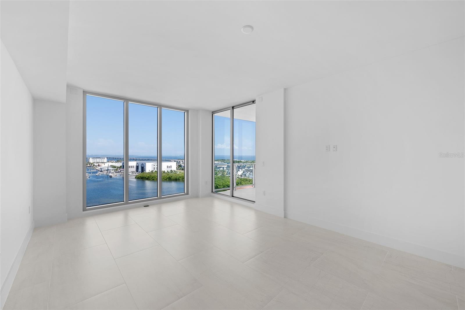 WESTSHORE YACHT CLUB, AQUA TOWER 1 - Residential