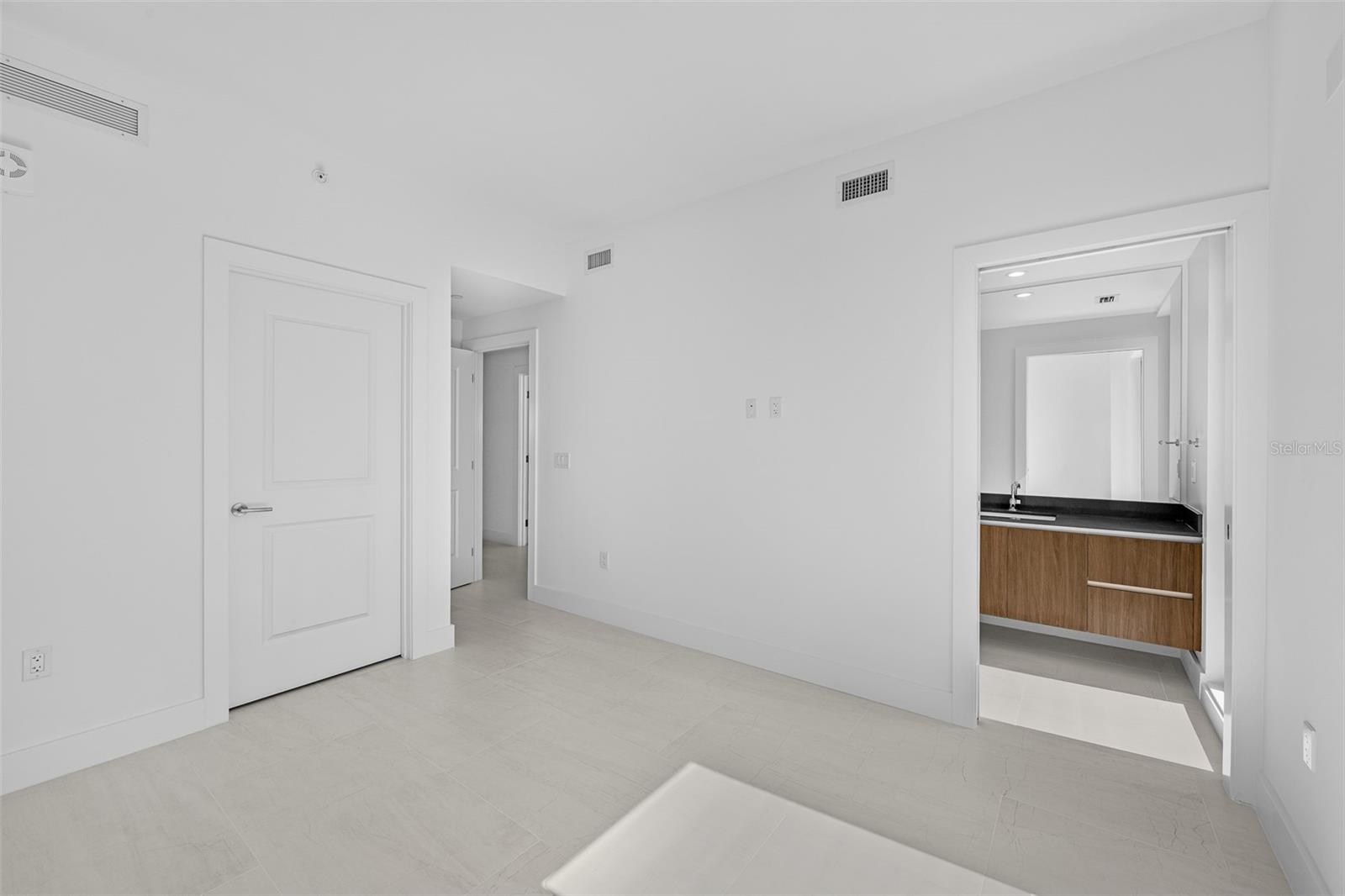 WESTSHORE YACHT CLUB, AQUA TOWER 1 - Residential