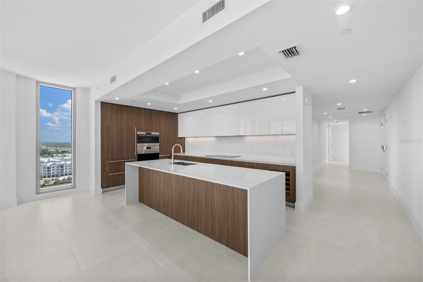 WESTSHORE YACHT CLUB, AQUA TOWER 1 - Residential