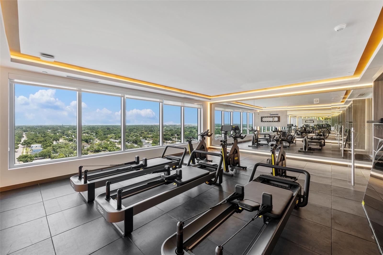 WESTSHORE YACHT CLUB, AQUA TOWER 1 - Residential