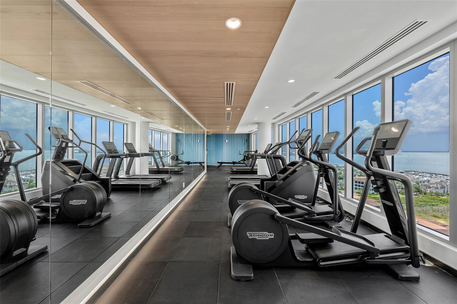 WESTSHORE YACHT CLUB, AQUA TOWER 1 - Residential