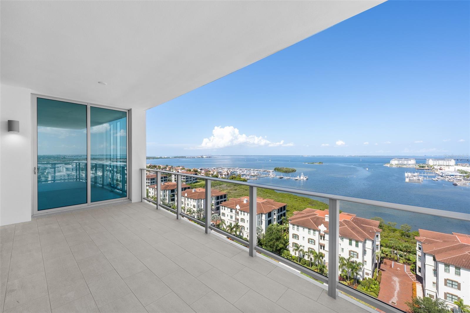 WESTSHORE YACHT CLUB, AQUA TOWER 1 - Residential