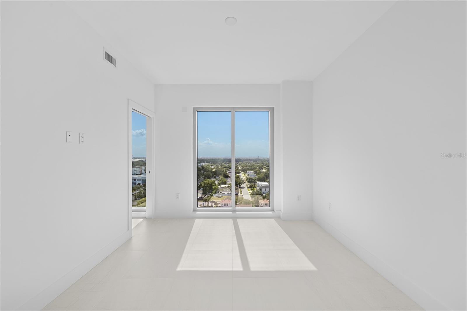 WESTSHORE YACHT CLUB, AQUA TOWER 1 - Residential