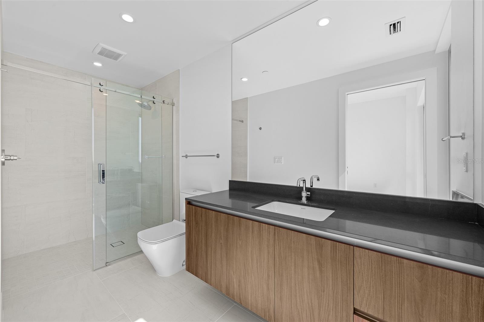 WESTSHORE YACHT CLUB, AQUA TOWER 1 - Residential