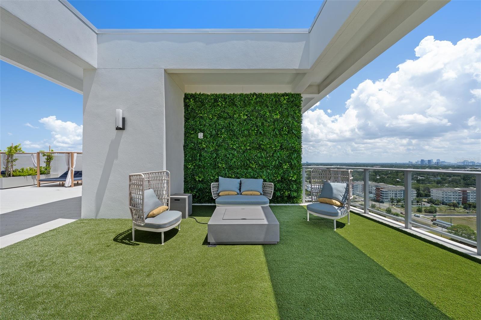 WESTSHORE YACHT CLUB, AQUA TOWER 1 - Residential