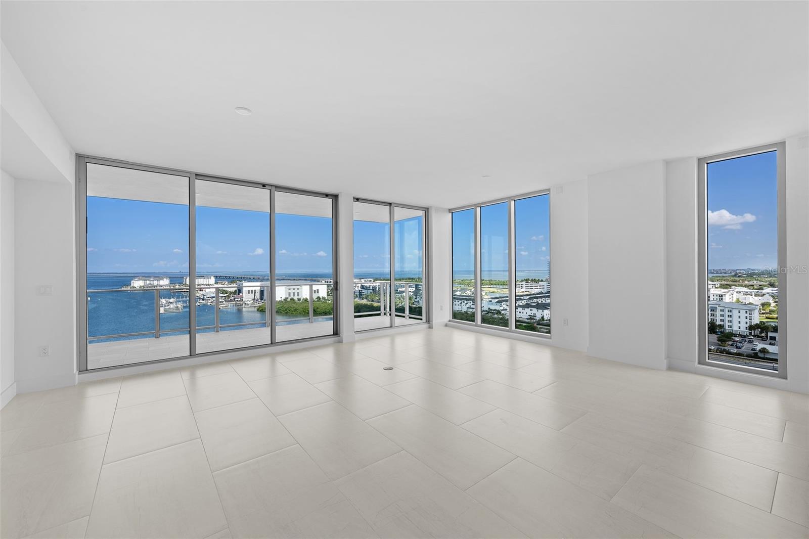 WESTSHORE YACHT CLUB, AQUA TOWER 1 - Residential