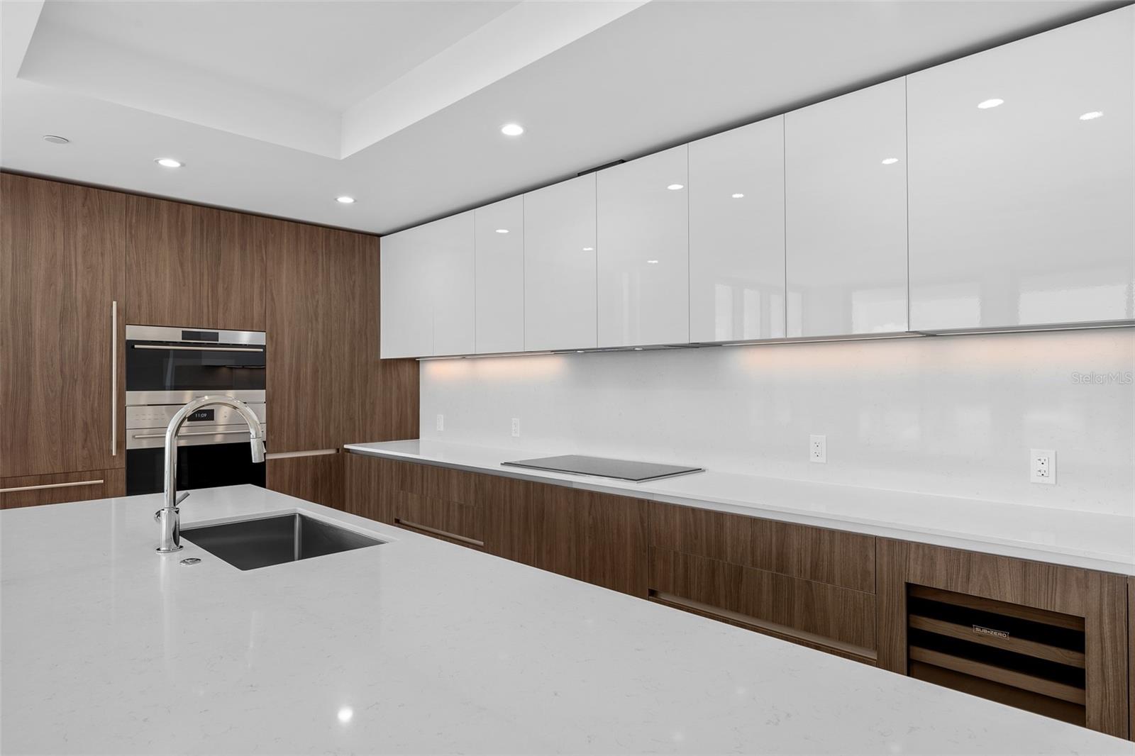 WESTSHORE YACHT CLUB, AQUA TOWER 1 - Residential