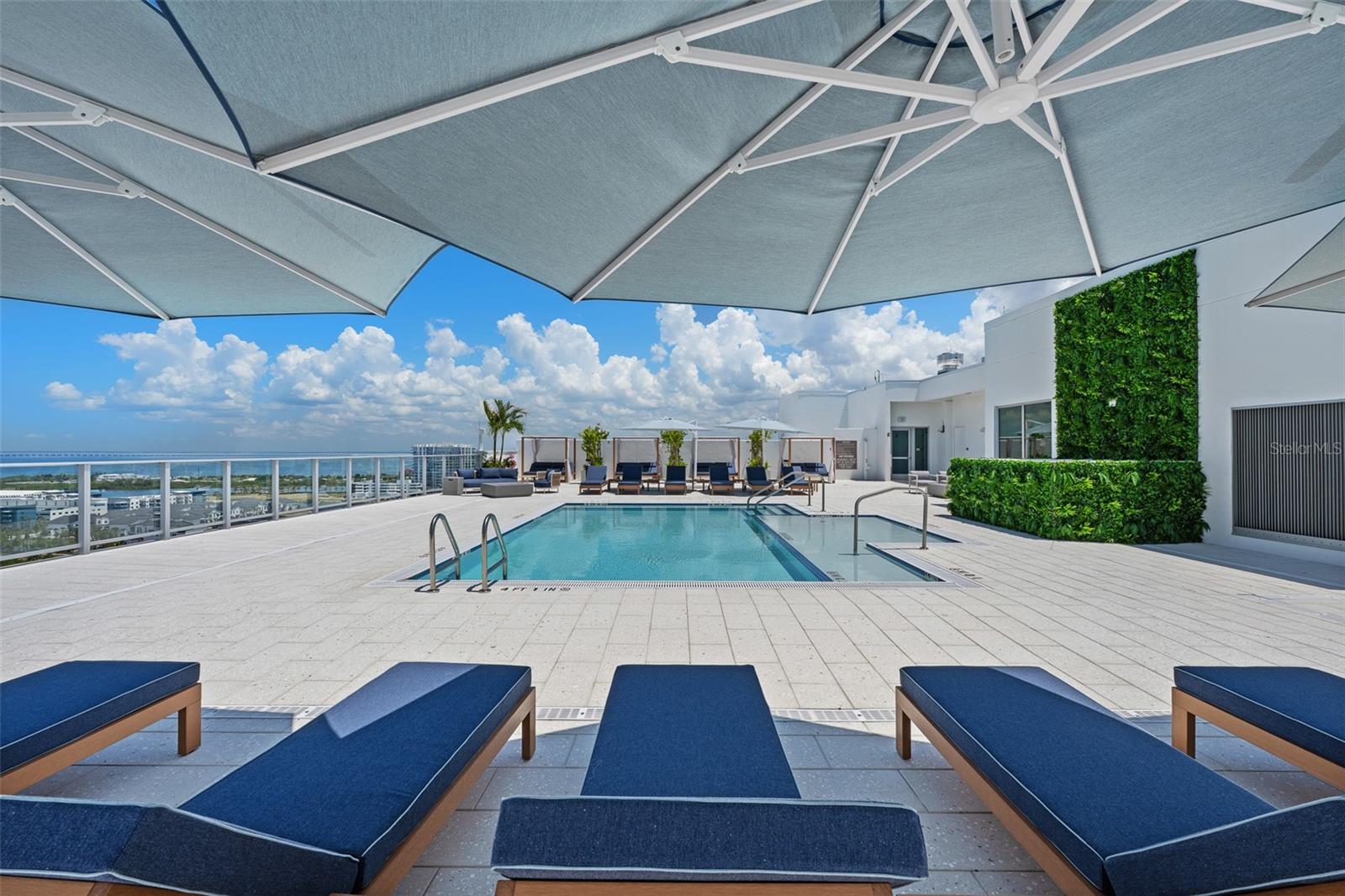 WESTSHORE YACHT CLUB, AQUA TOWER 1 - Residential