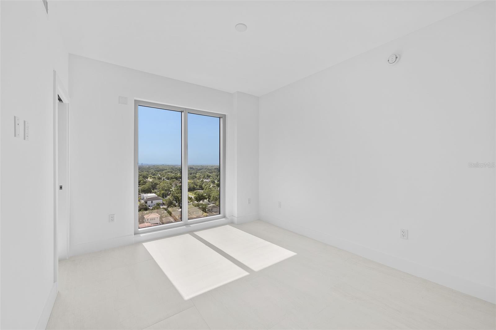 WESTSHORE YACHT CLUB, AQUA TOWER 1 - Residential