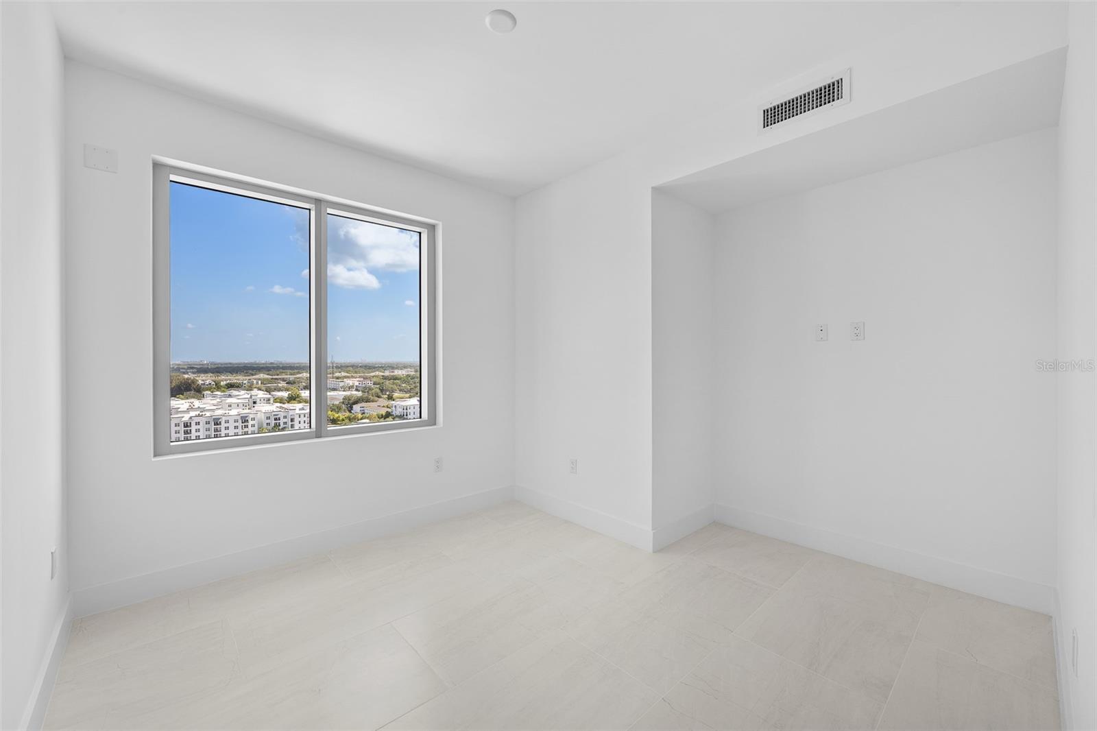 WESTSHORE YACHT CLUB, AQUA TOWER 1 - Residential