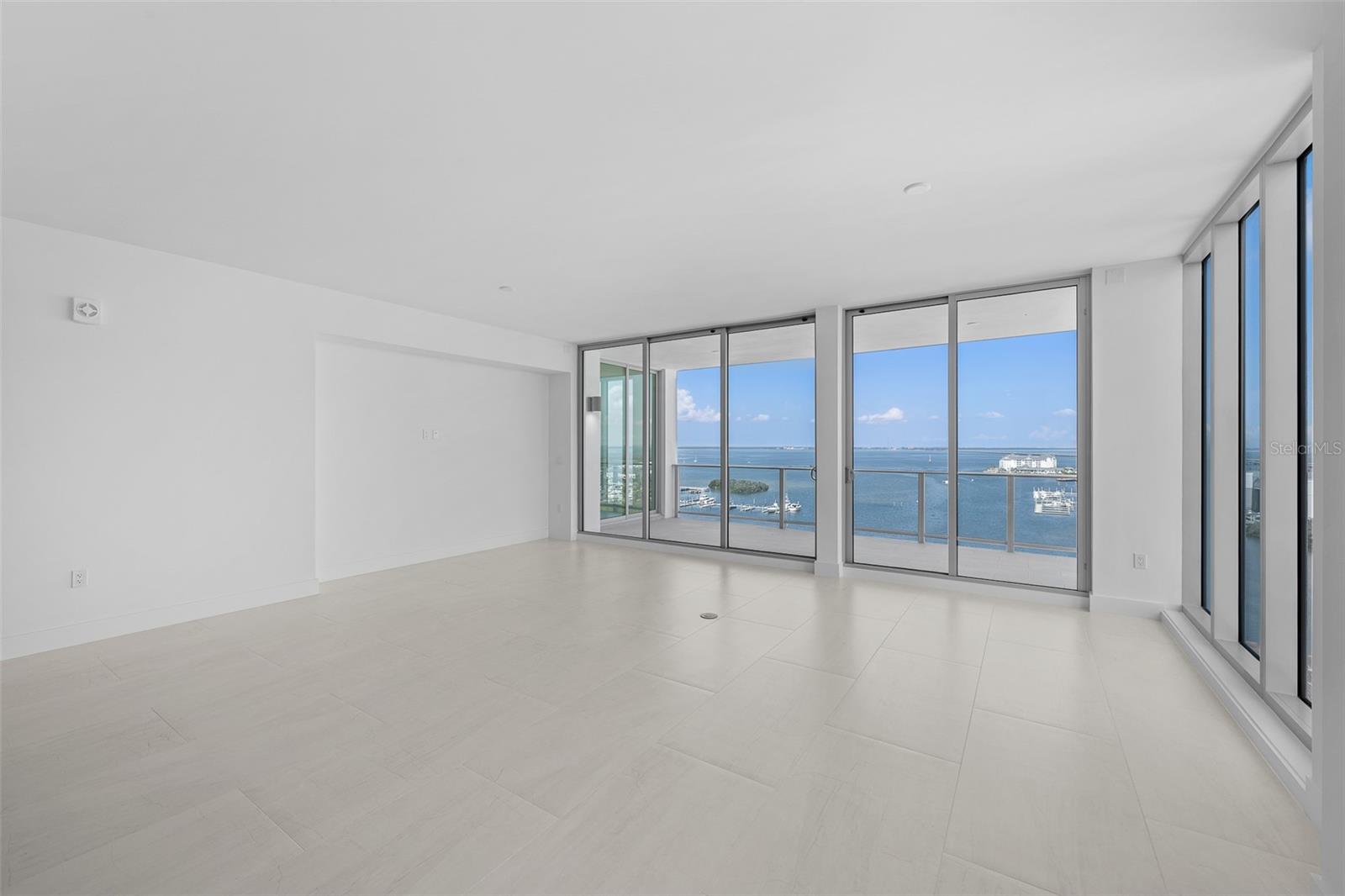 WESTSHORE YACHT CLUB, AQUA TOWER 1 - Residential