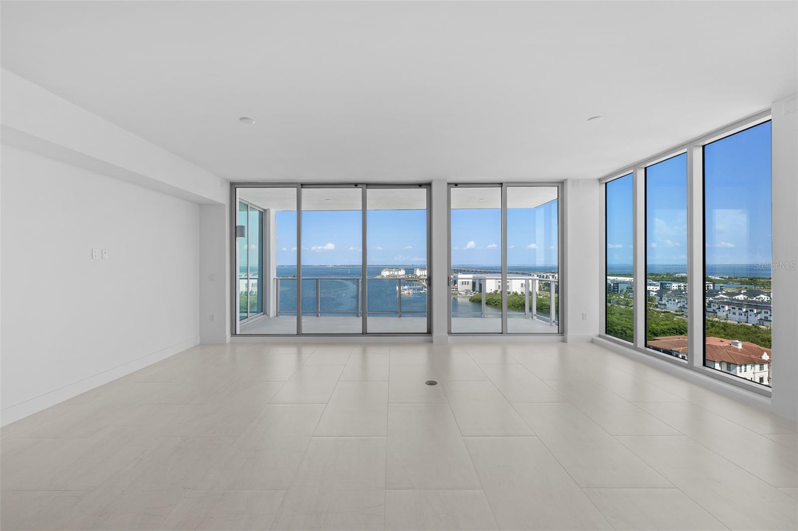 WESTSHORE YACHT CLUB, AQUA TOWER 1 - Residential