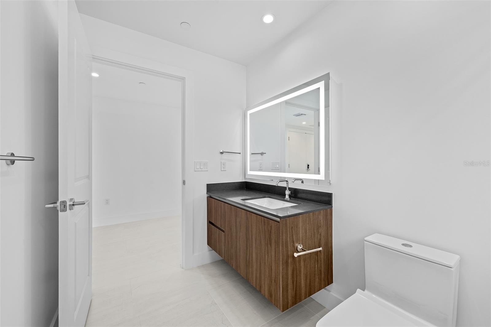 WESTSHORE YACHT CLUB, AQUA TOWER 1 - Residential