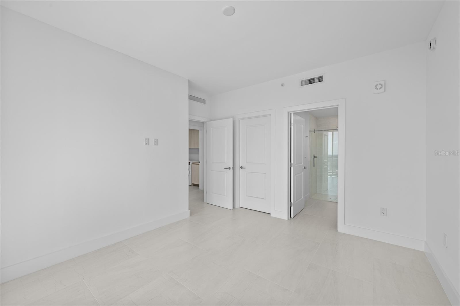 WESTSHORE YACHT CLUB, AQUA TOWER 1 - Residential