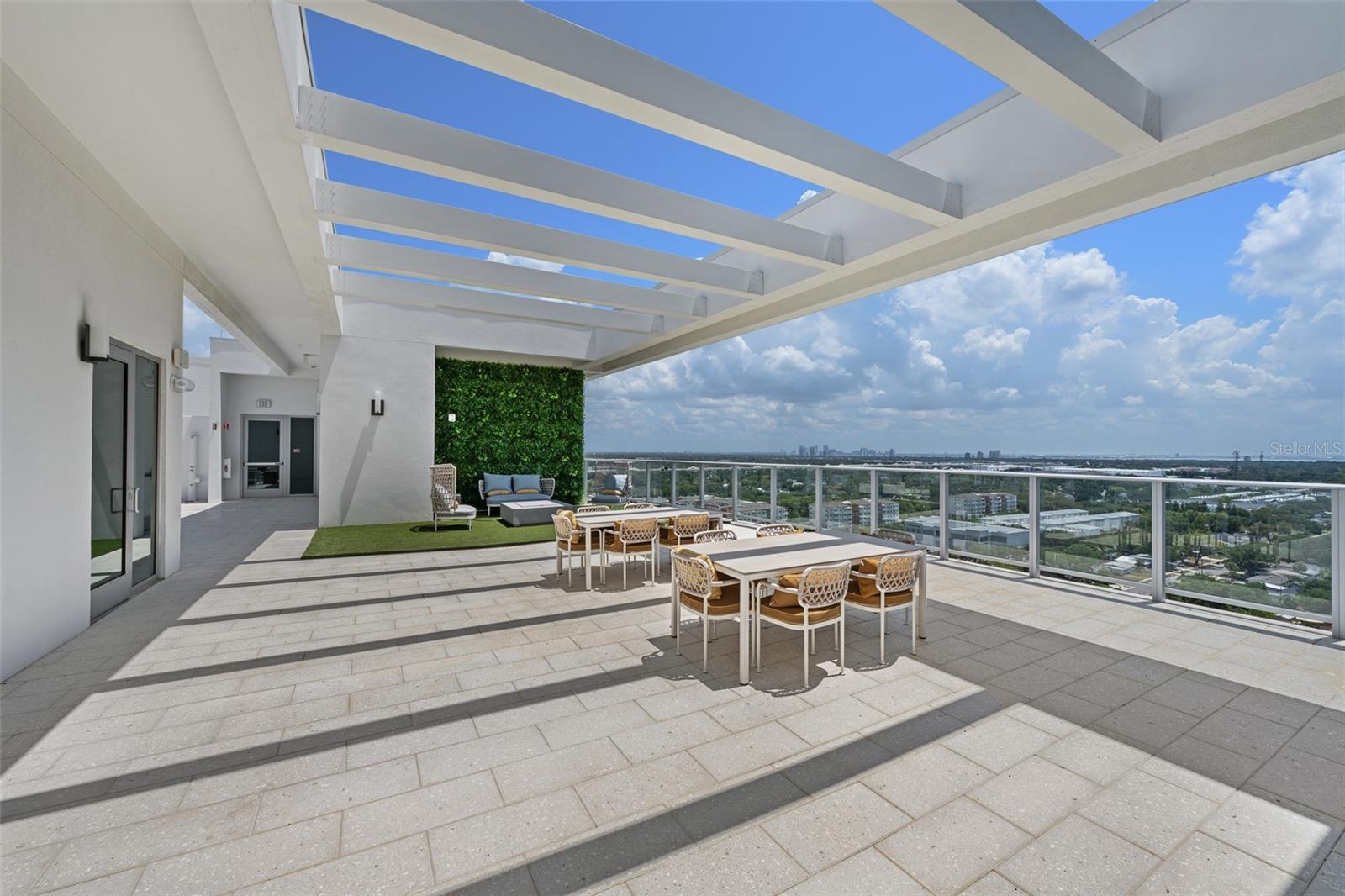 WESTSHORE YACHT CLUB, AQUA TOWER 1 - Residential
