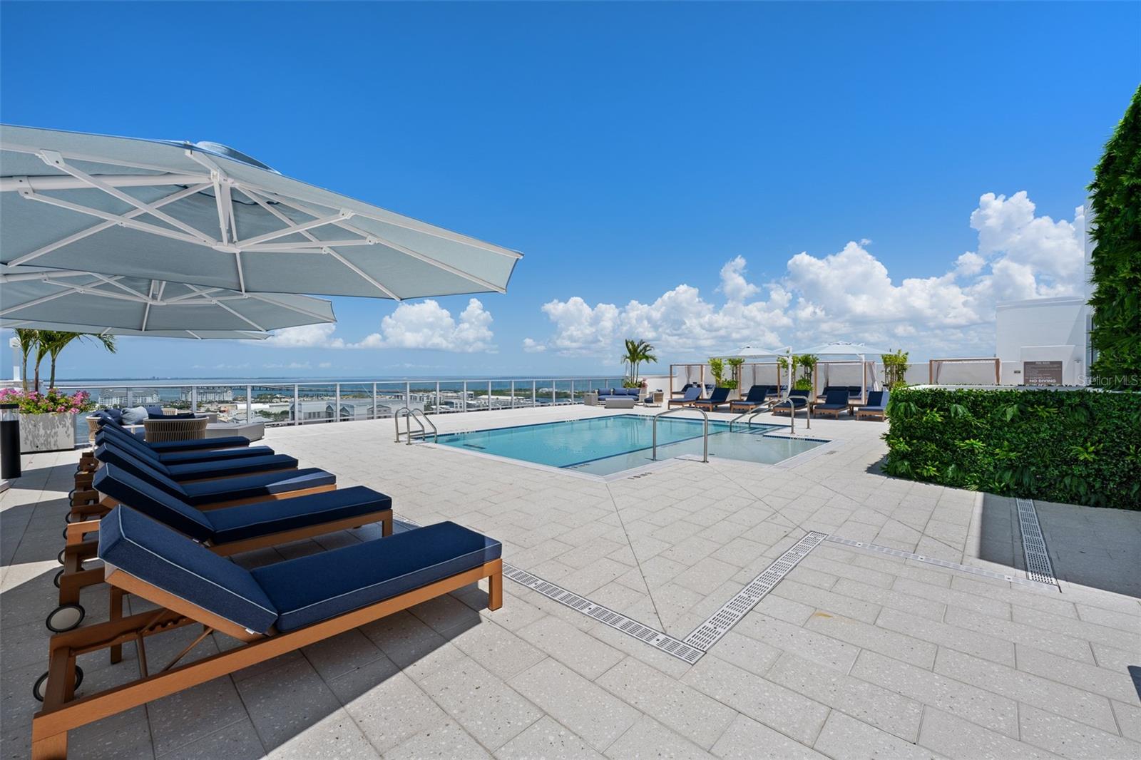 WESTSHORE YACHT CLUB, AQUA TOWER 1 - Residential