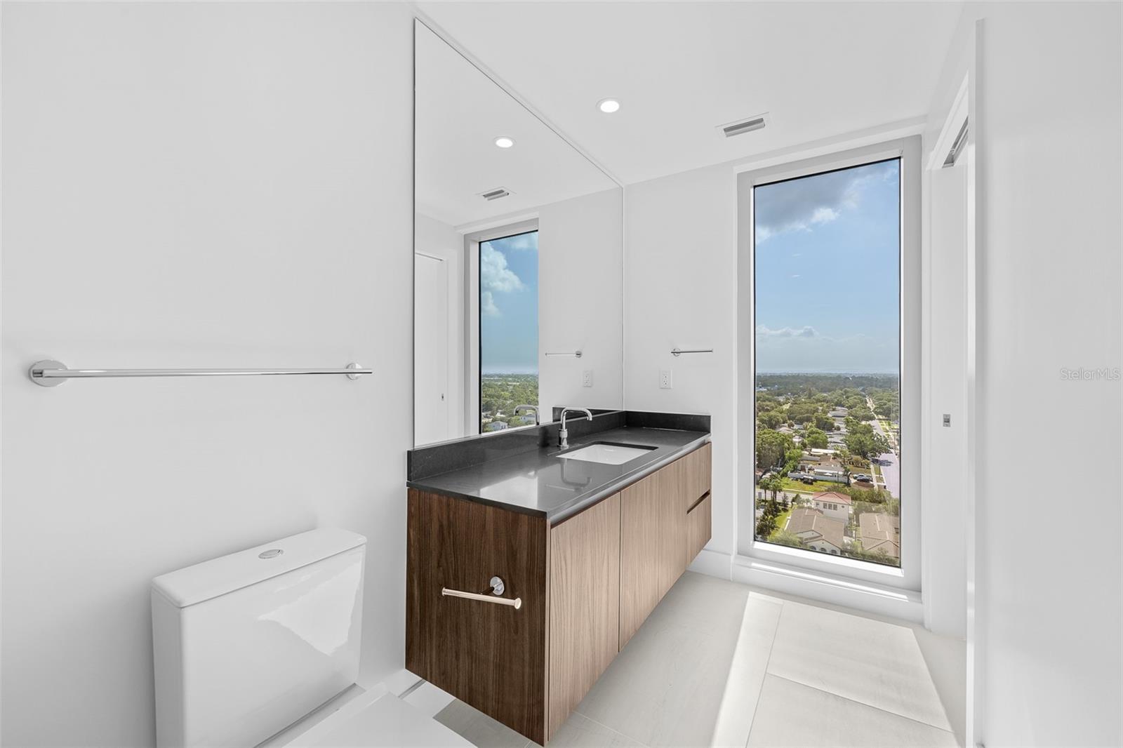 WESTSHORE YACHT CLUB, AQUA TOWER 1 - Residential