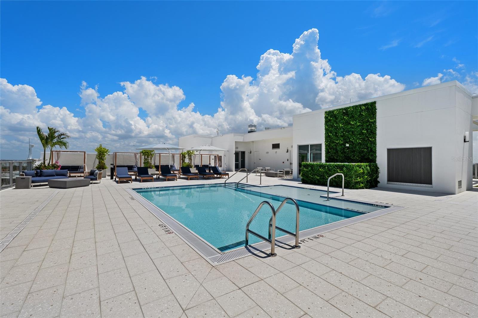 WESTSHORE YACHT CLUB, AQUA TOWER 1 - Residential