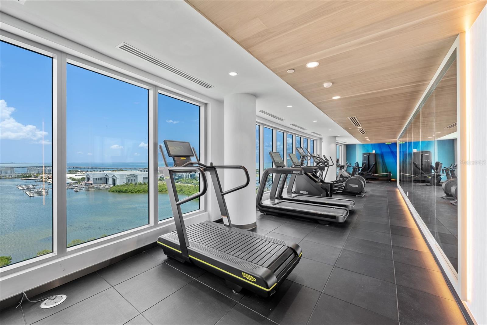 WESTSHORE YACHT CLUB, AQUA TOWER 1 - Residential