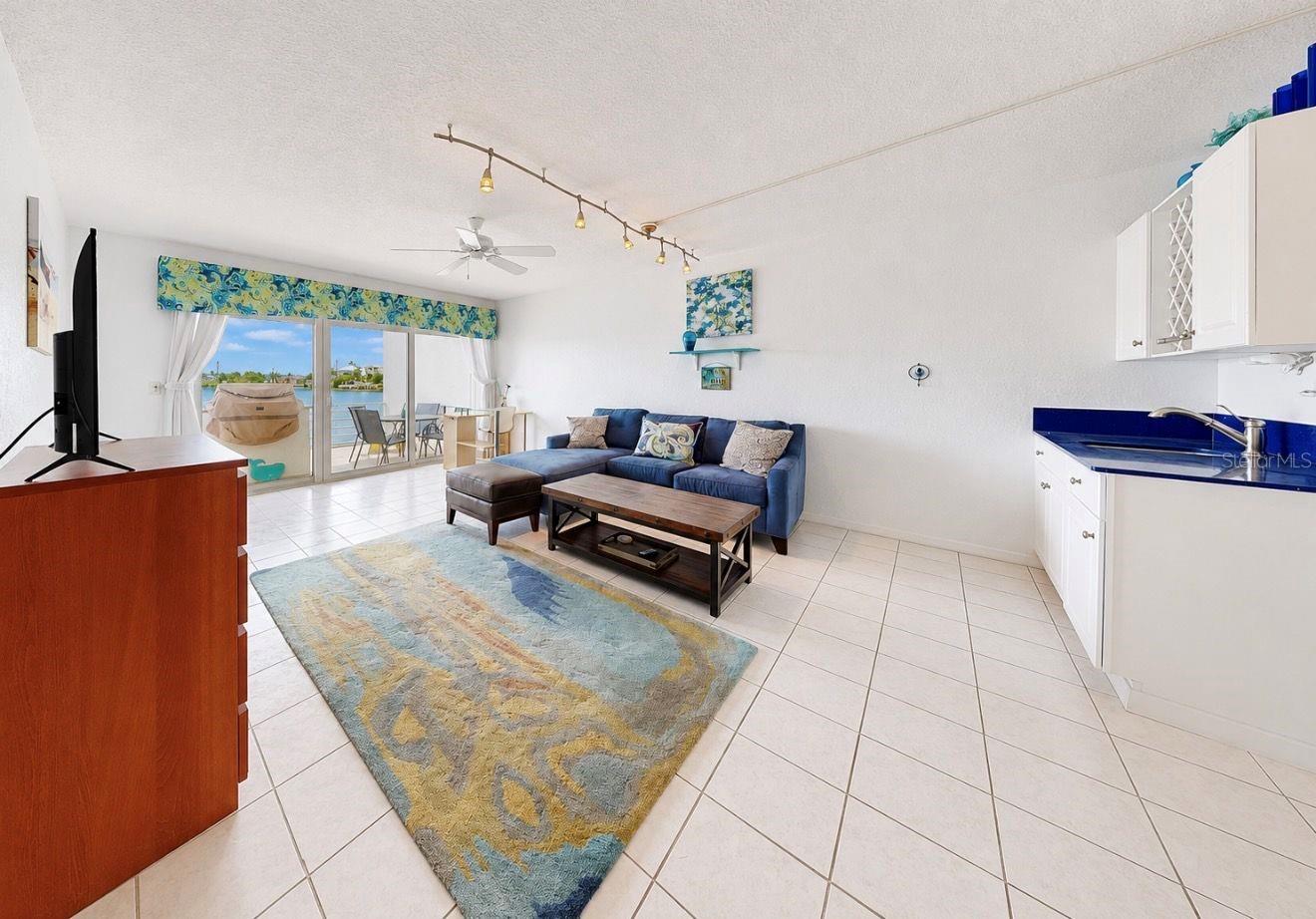 MIRABELLA TWNHMS SUB - Residential Lease