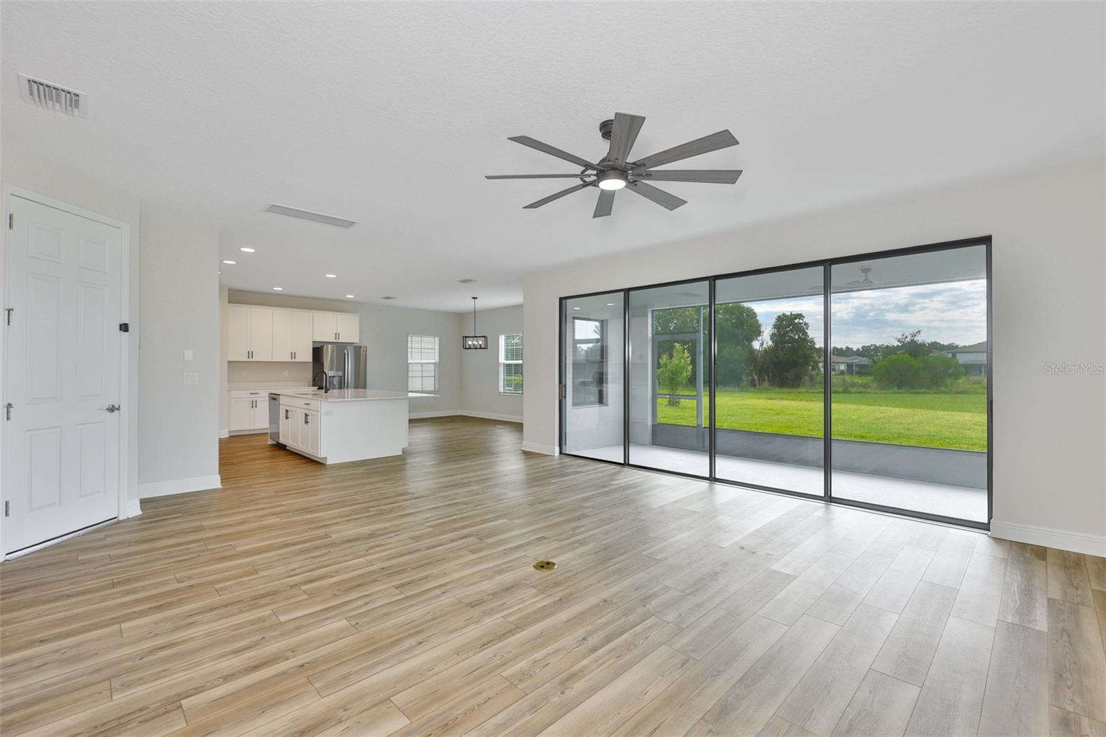 HINTON HAWKSTONE PH 1A2 - Residential Lease