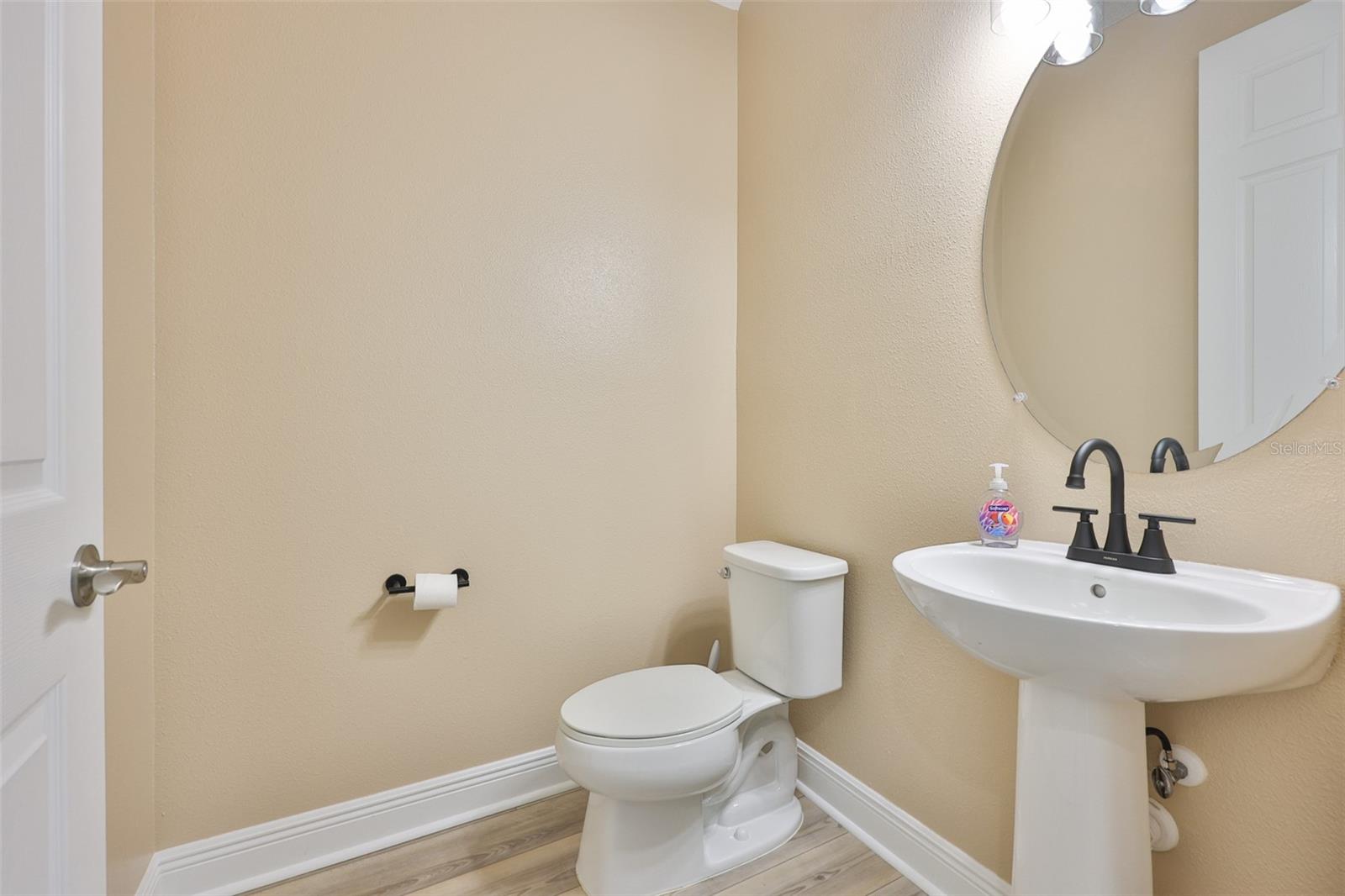 HINTON HAWKSTONE PH 1A2 - Residential Lease