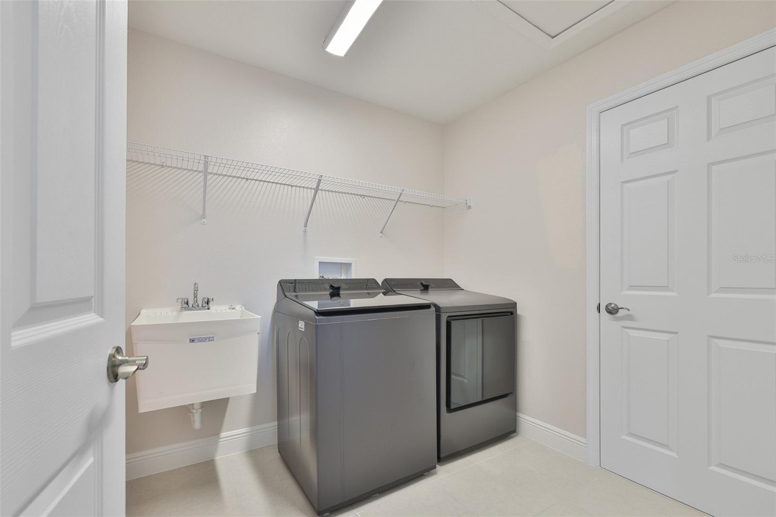 HINTON HAWKSTONE PH 1A2 - Residential Lease