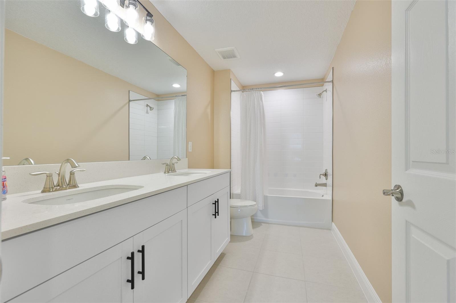 HINTON HAWKSTONE PH 1A2 - Residential Lease
