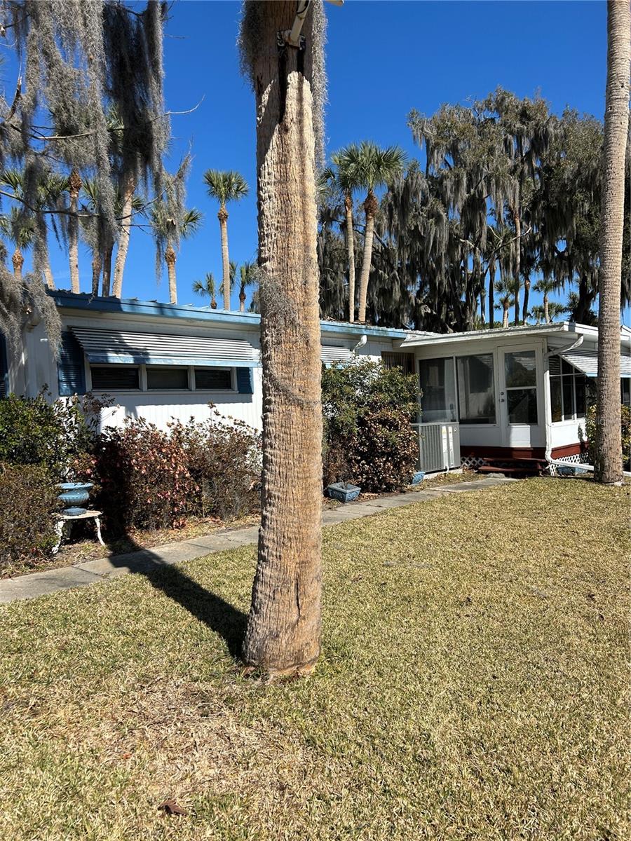 EUSTIS COUNTRY CLUB MANOR MHP UNIT 02A - Residential