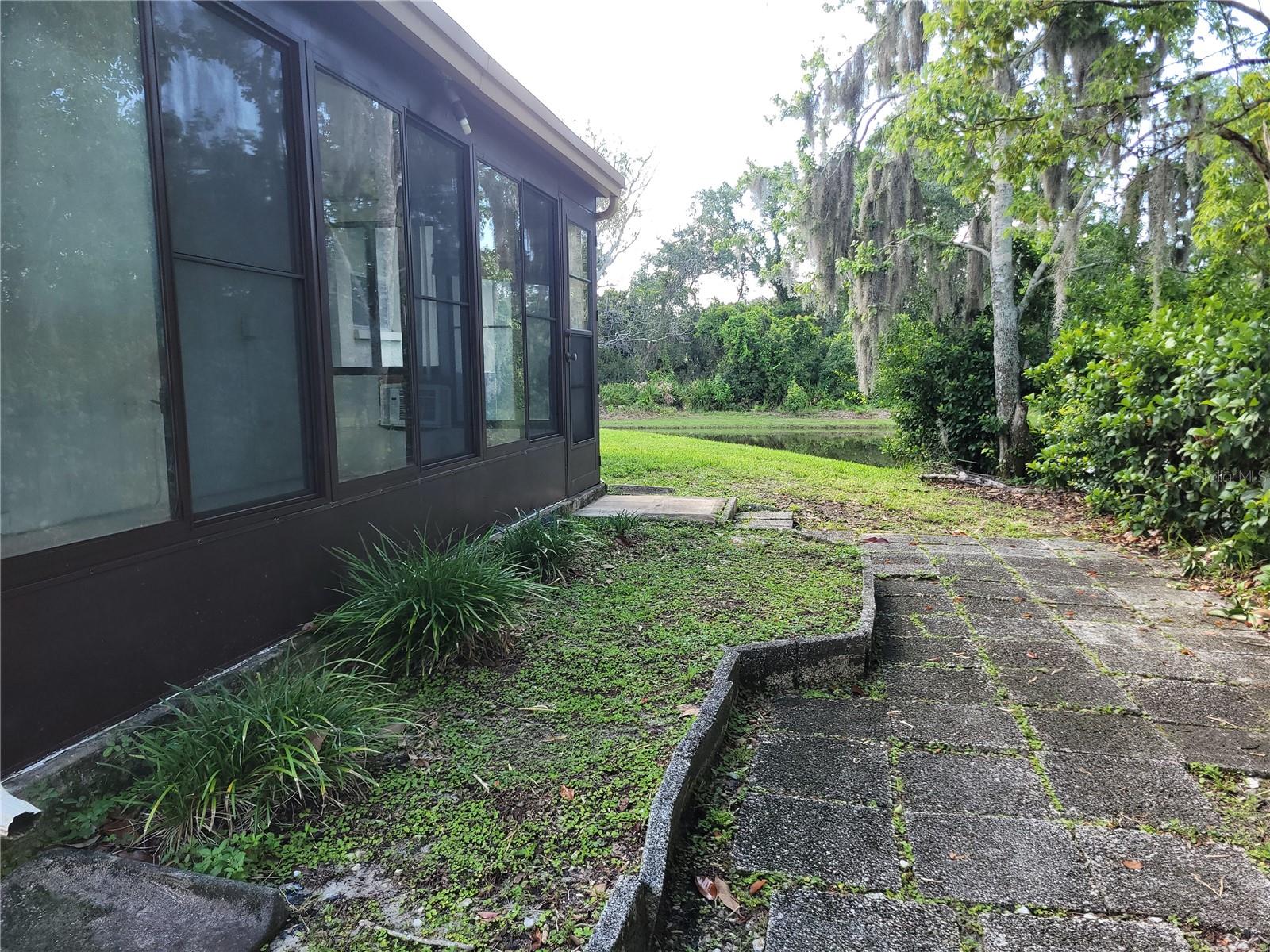 VILLA DEL RIO - Residential Lease