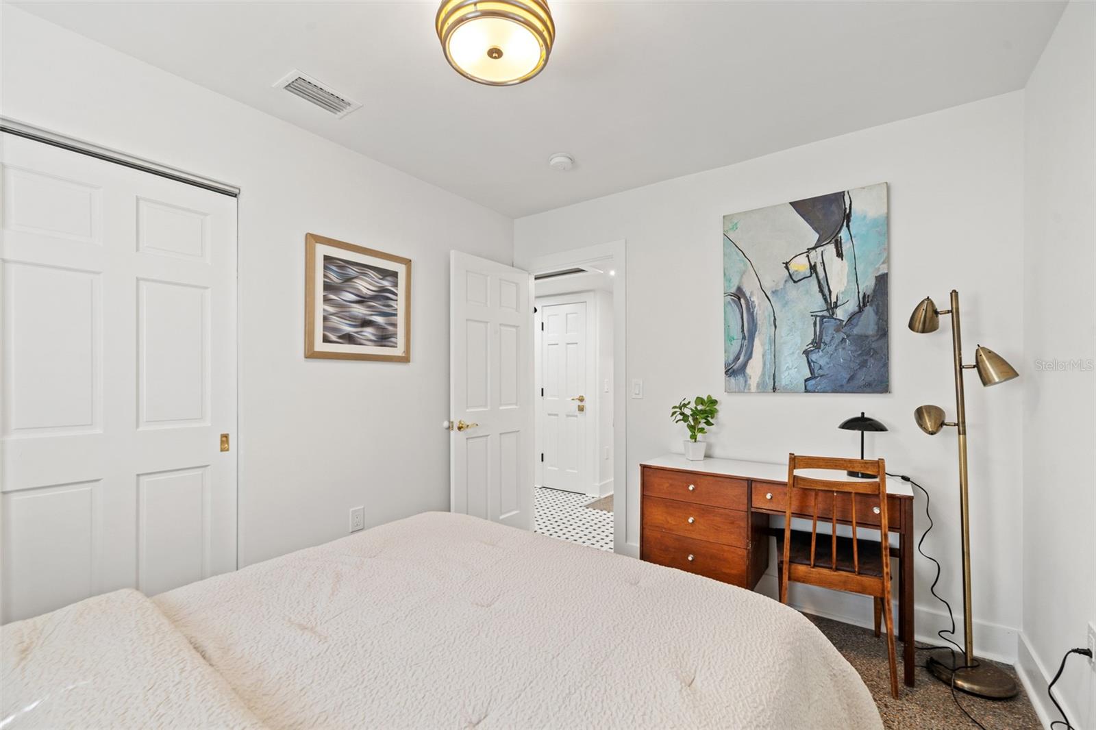 HOLLYWOOD PARK - Residential