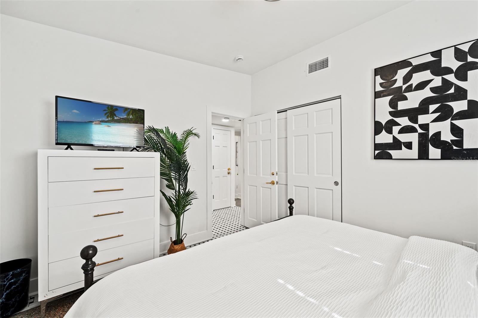 HOLLYWOOD PARK - Residential