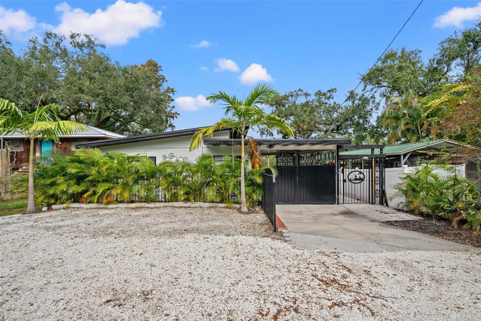 HOLLYWOOD PARK - Residential
