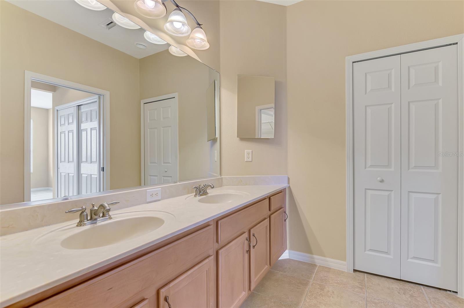 VENETIAN FALLS PH 2 - Residential