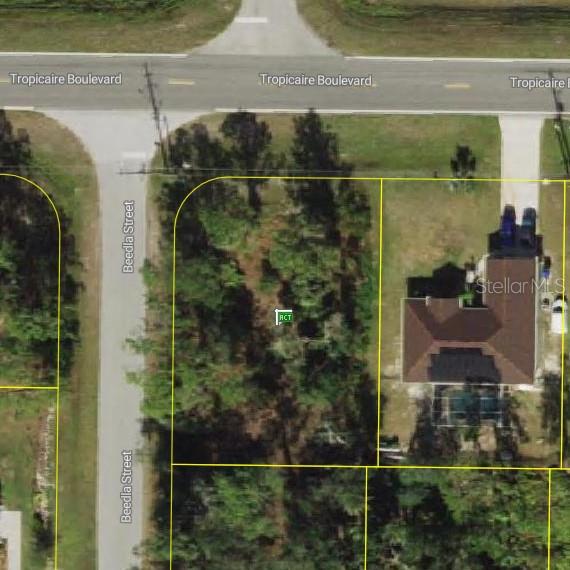 Corner buildable lot located on 0.25-acre residential parcel in Flood Zone X. Prime location to build your dream home, with no HOA and no deed restrictions. Conveniently located near shopping, dining, schools, parks, and everyday amenities, with easy access to I-75 for commuting to Sarasota, Venice, and surrounding areas.