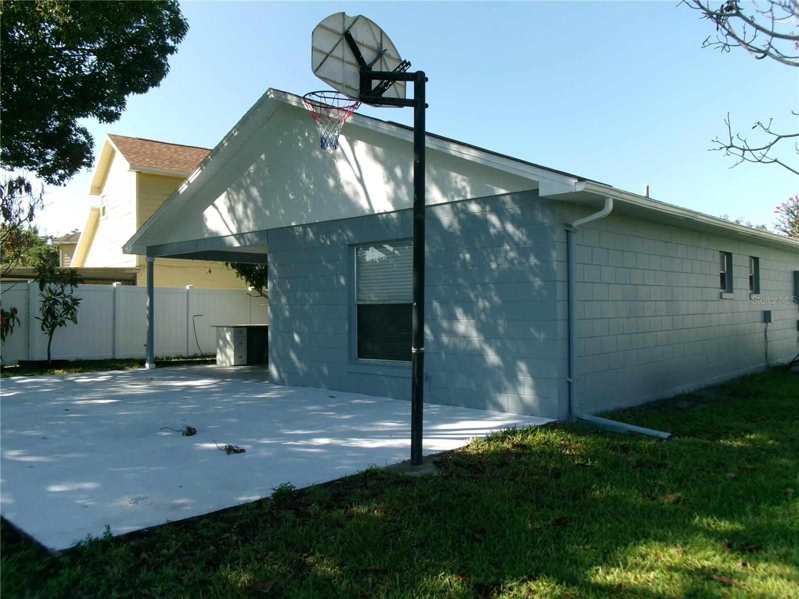 WHISPER LAKES - Residential