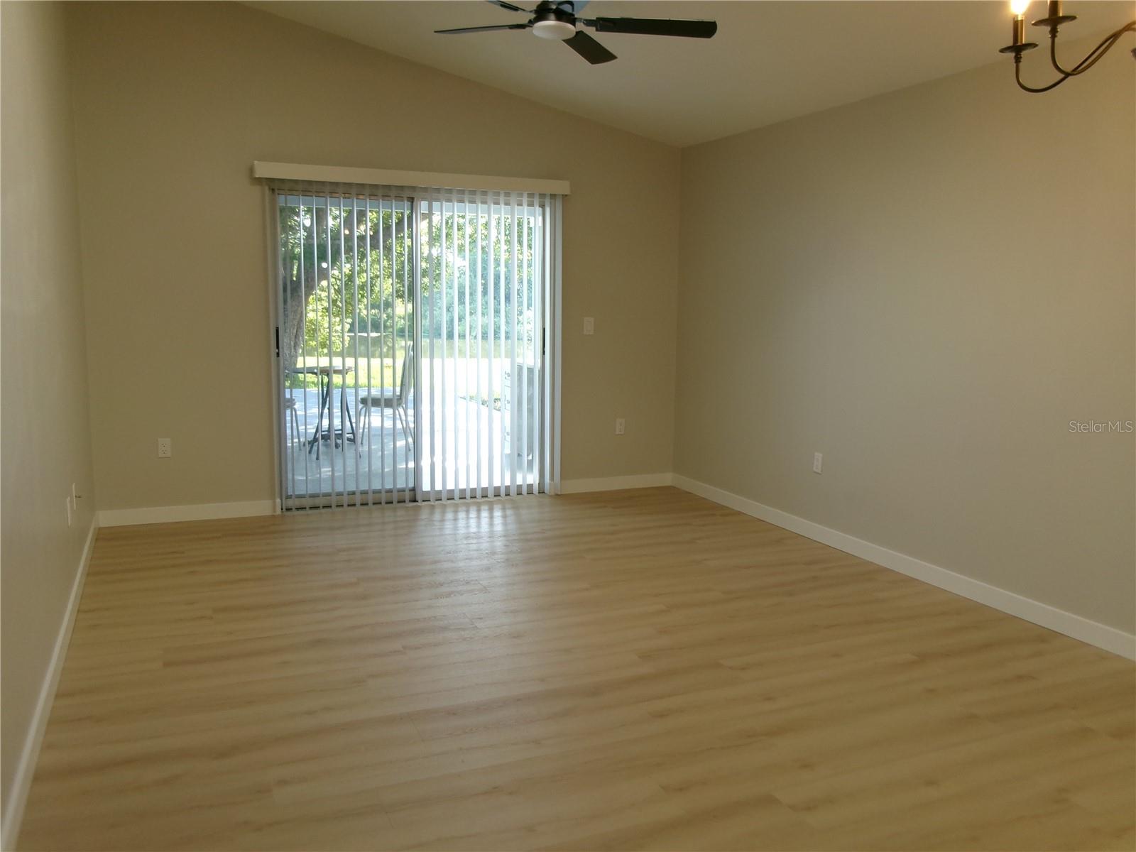 WHISPER LAKES - Residential