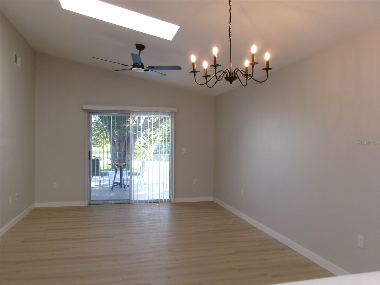 WHISPER LAKES - Residential