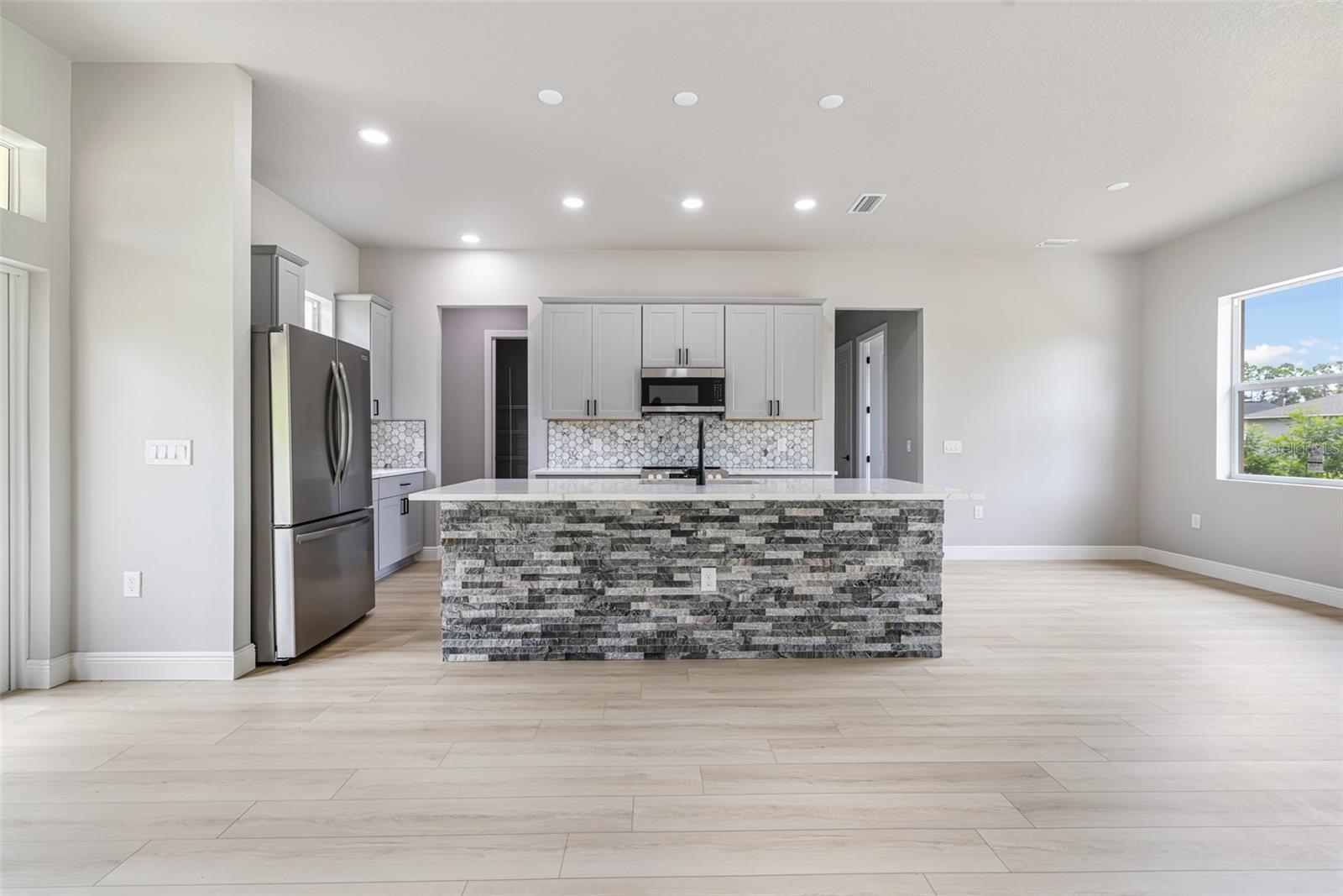1572 - PORT CHARLOTTE SUB 25 - Residential