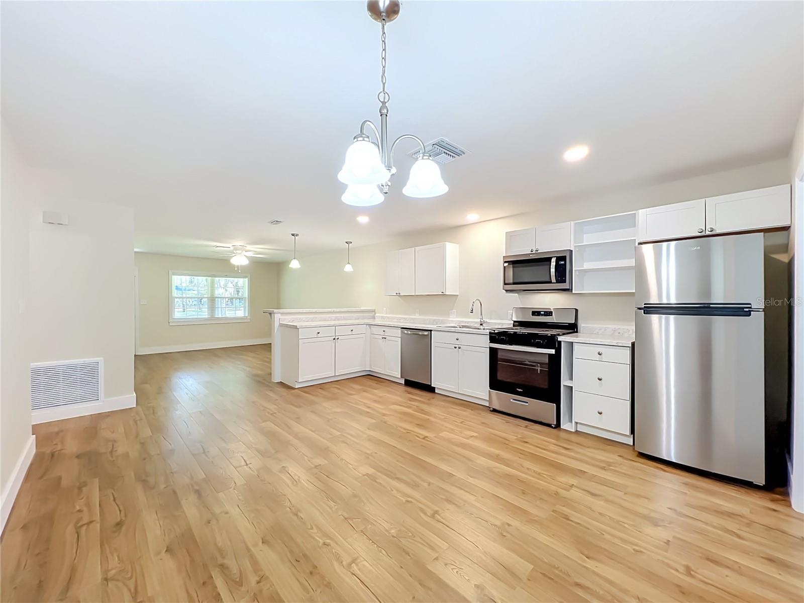 MOUNT DORA PARK SOUTH CONDO UNIT 01 - Residential