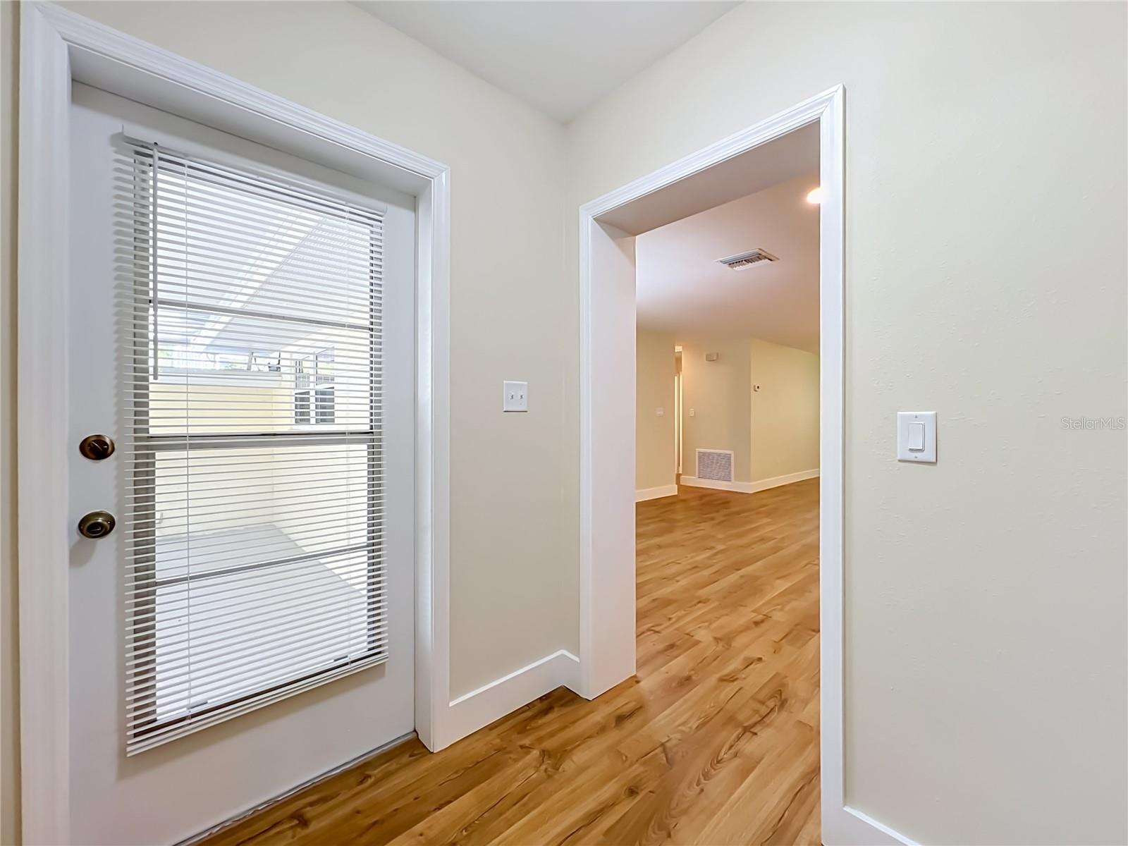MOUNT DORA PARK SOUTH CONDO UNIT 01 - Residential