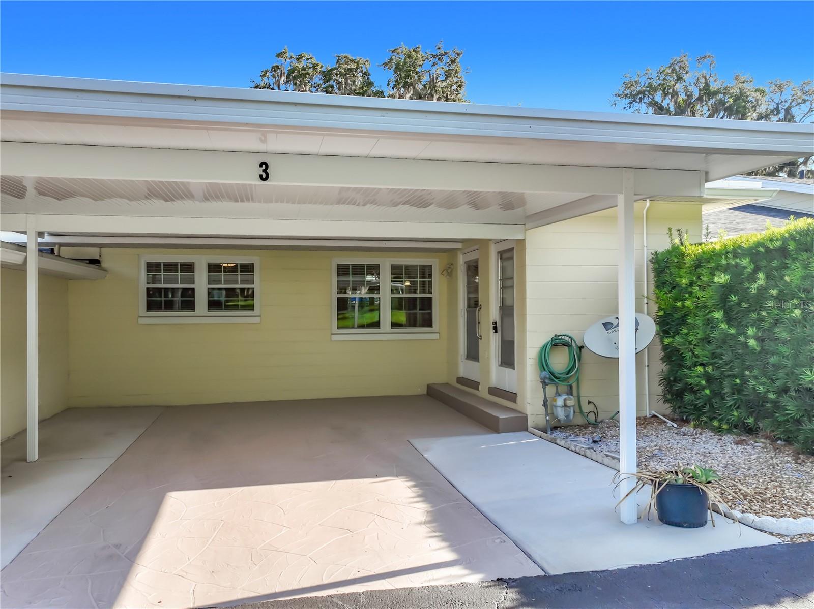 MOUNT DORA PARK SOUTH CONDO UNIT 01 - Residential