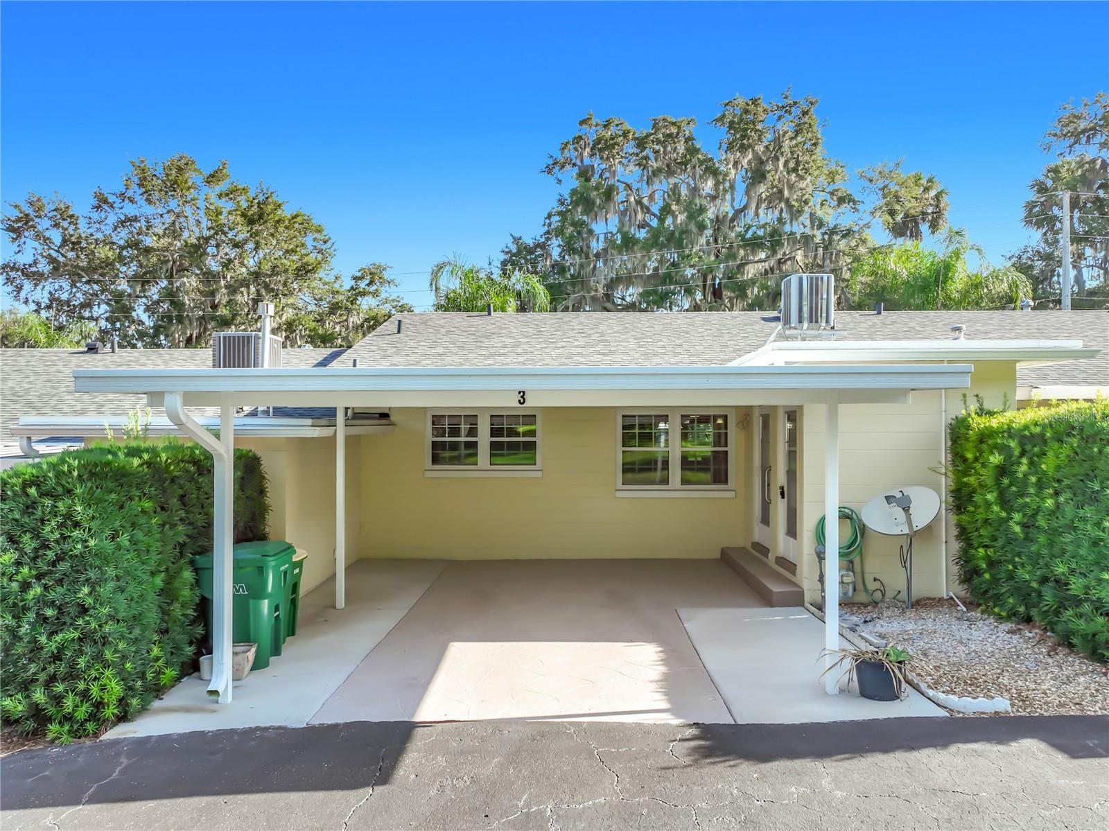MOUNT DORA PARK SOUTH CONDO UNIT 01 - Residential