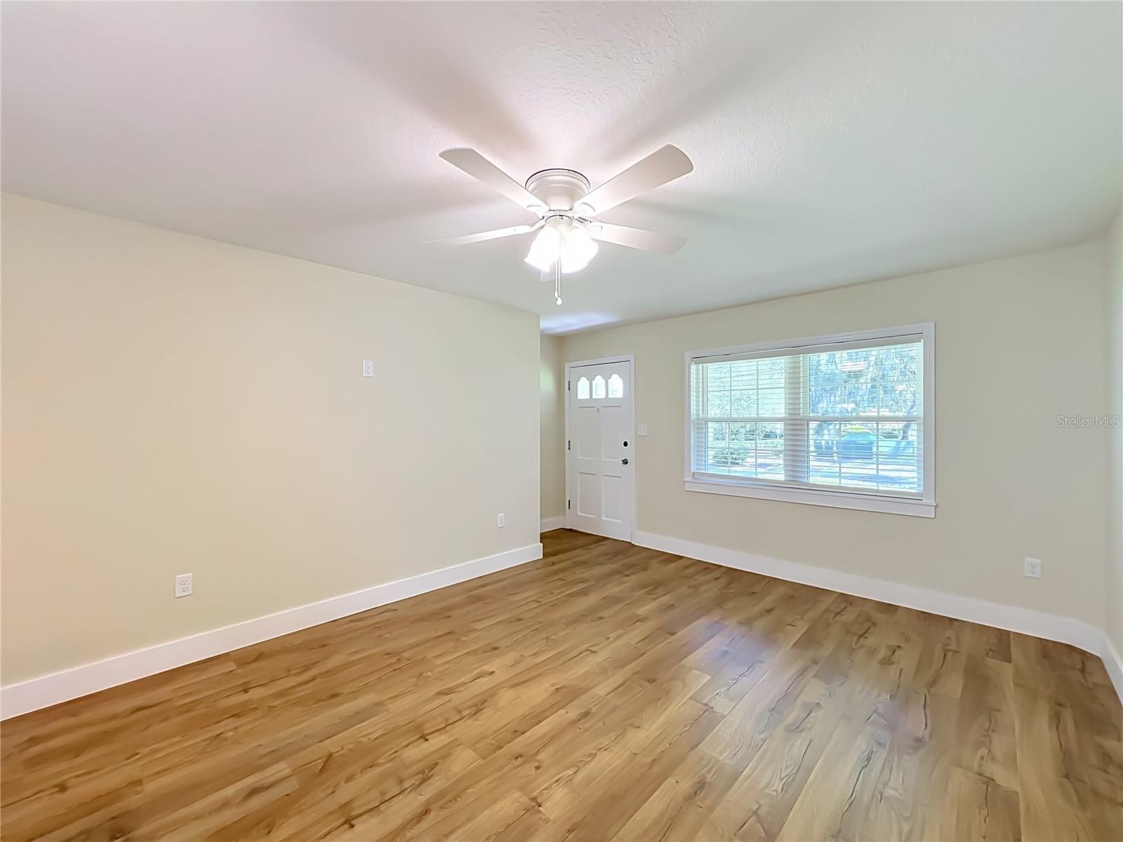 MOUNT DORA PARK SOUTH CONDO UNIT 01 - Residential