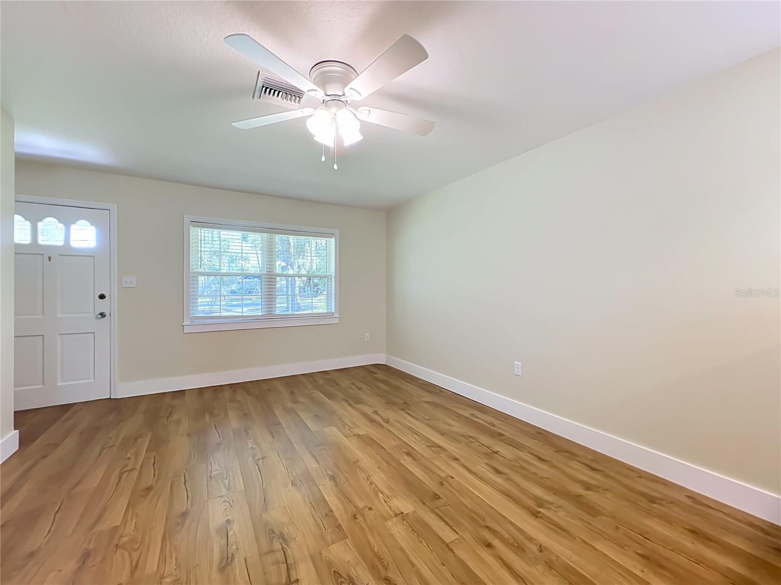 MOUNT DORA PARK SOUTH CONDO UNIT 01 - Residential